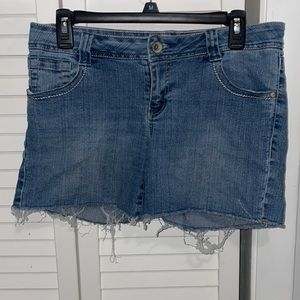 Denim jean shorts from LEI. Size 6.